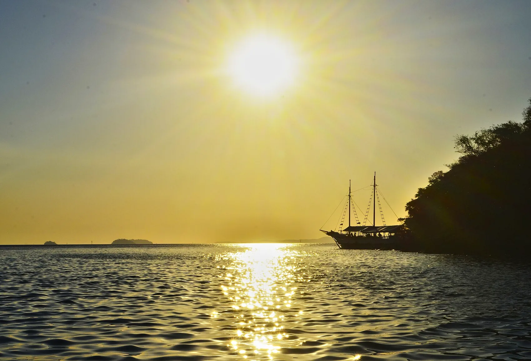 The Lagoa Azul, a snorkelling stop off Ilha Grande